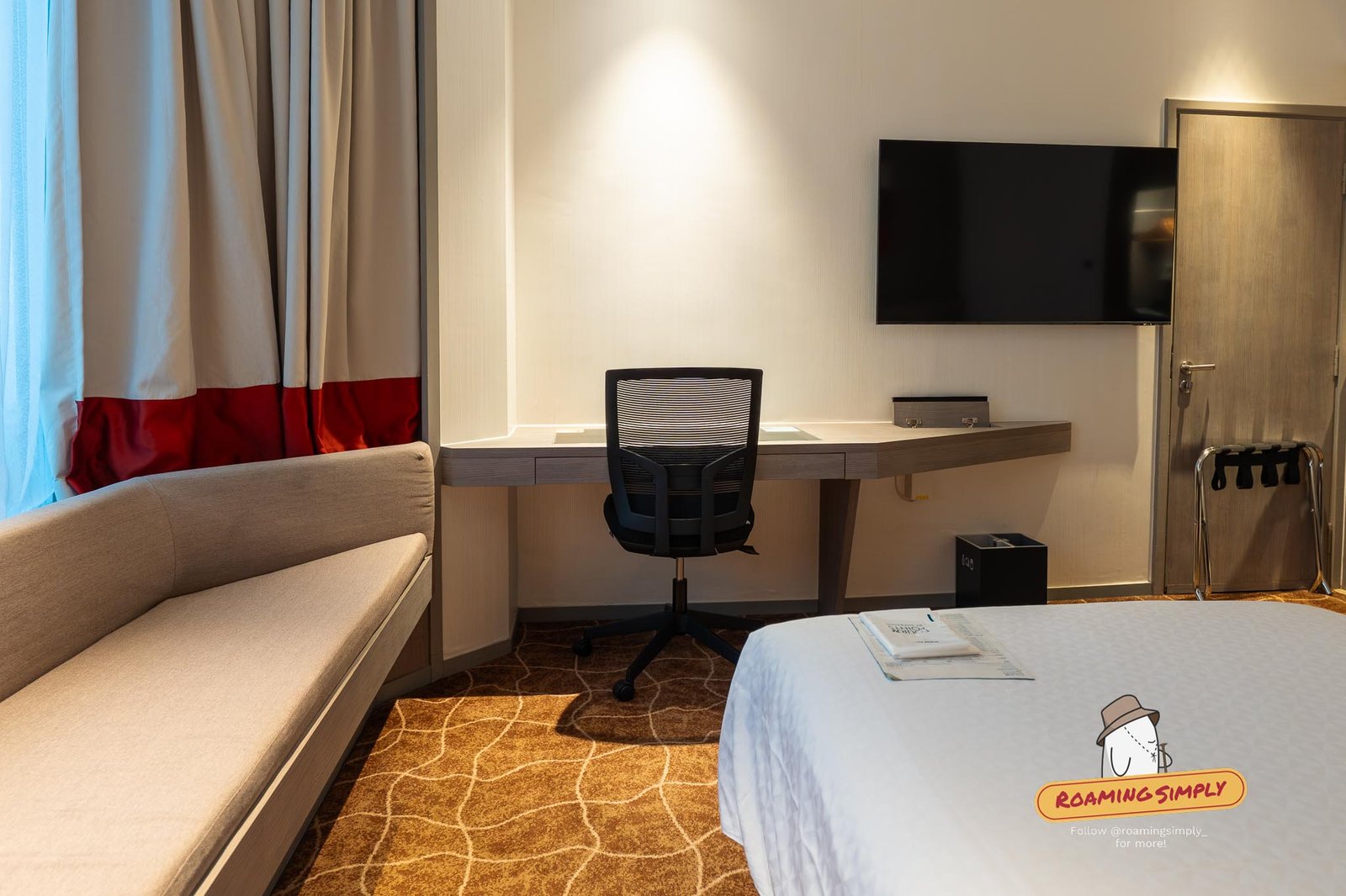 Work desk in the Four Points by Sheraton Riverview Deluxe Room